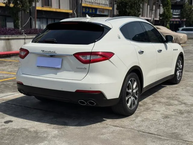 Maserati Levante 2016 3.0T Levante interior photo 14 Maserati Levante 2016 3.0T Levante interior photo 14
