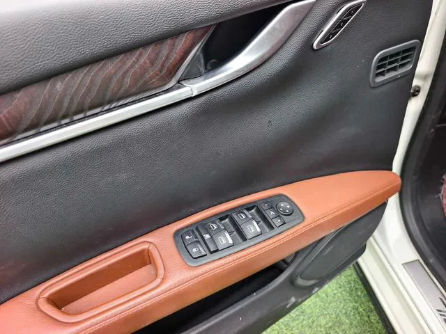Maserati Ghibli 2014 3.0T Versión estándar exterior foto 7 Maserati Ghibli 2014 3.0T Versión estándar exterior foto 7
