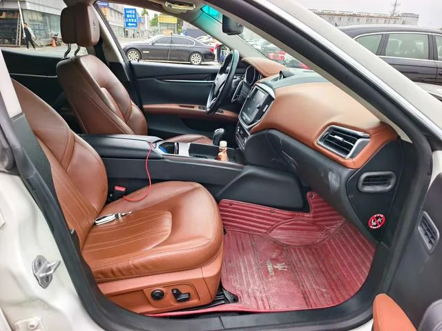 Maserati Ghibli 2014 3.0T Versión estándar interior foto 14 Maserati Ghibli 2014 3.0T Versión estándar interior foto 14