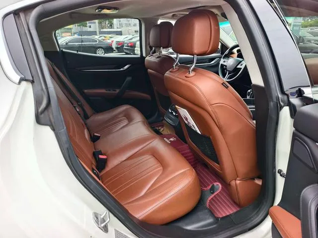 Maserati Ghibli 2014 3.0T Versión estándar interior foto 16 Maserati Ghibli 2014 3.0T Versión estándar interior foto 16