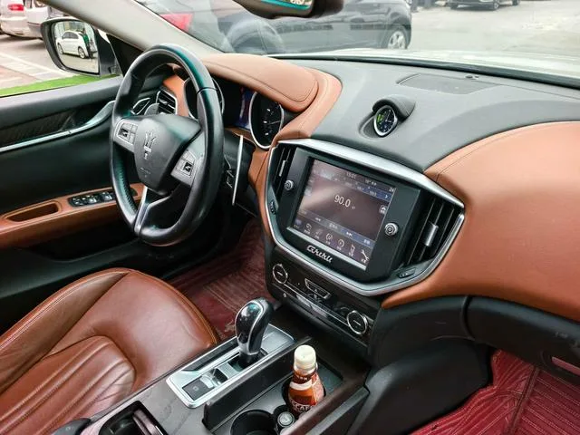 Maserati Ghibli 2014 3.0T Versión estándar interior foto 18 Maserati Ghibli 2014 3.0T Versión estándar interior foto 18