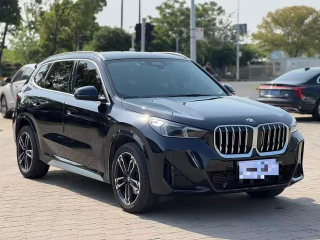 BMW X1 2023 sDrive25Li M Ensemble de sport extérieur photo 3 BMW X1 2023 sDrive25Li M Ensemble de sport extérieur photo 3