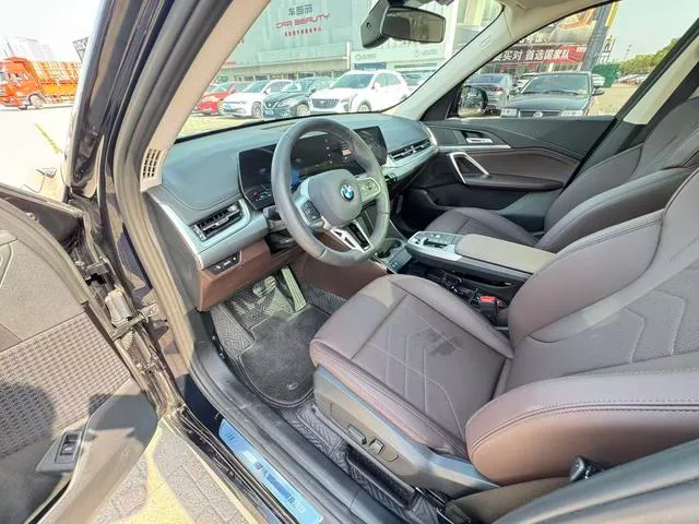 BMW X1 2023 sDrive25Li M Ensemble de sport extérieur photo 6 BMW X1 2023 sDrive25Li M Ensemble de sport extérieur photo 6