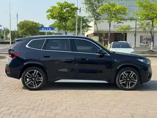 BMW X1 2023 sDrive25Li M Ensemble de sport extérieur photo 10 BMW X1 2023 sDrive25Li M Ensemble de sport extérieur photo 10