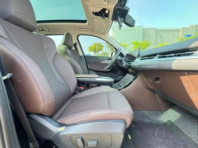 BMW X1 2023 sDrive25Li M Ensemble de sport intérieur photo 13 BMW X1 2023 sDrive25Li M Ensemble de sport intérieur photo 13