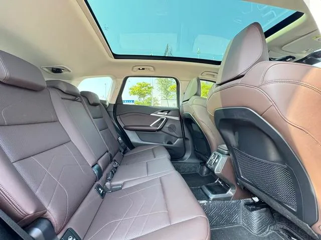 BMW X1 2023 sDrive25Li M Ensemble de sport intérieur photo 14 BMW X1 2023 sDrive25Li M Ensemble de sport intérieur photo 14