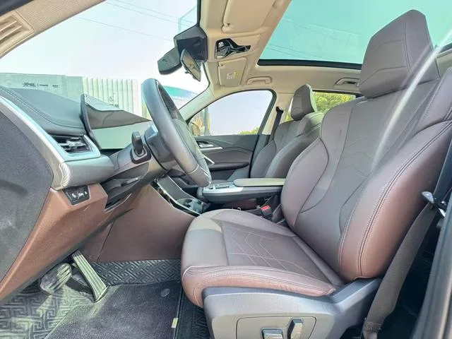 BMW X1 2023 sDrive25Li M Ensemble de sport intérieur photo 16 BMW X1 2023 sDrive25Li M Ensemble de sport intérieur photo 16