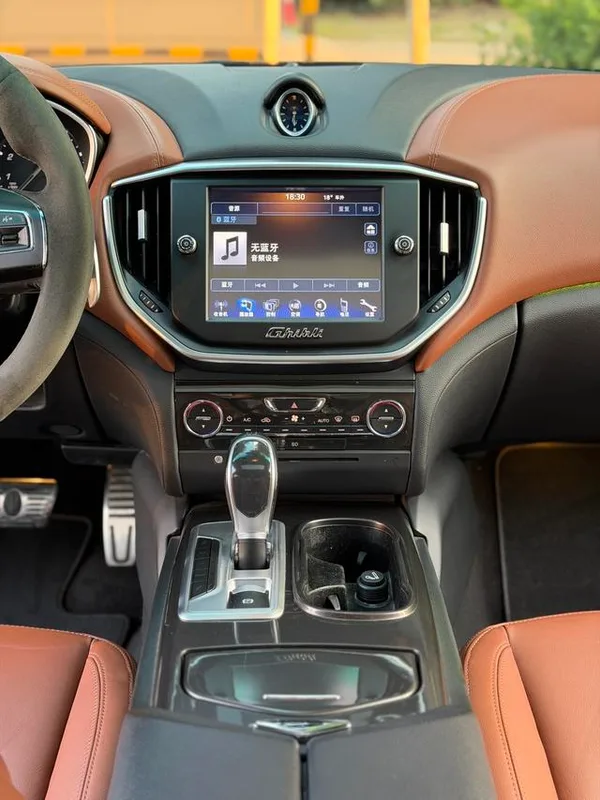 Maserati Ghibli 2014 3.0T Standard Edition interior photo 8 Maserati Ghibli 2014 3.0T Standard Edition interior photo 8