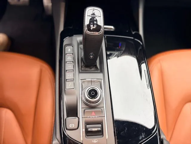 Maserati Levante 2020 3.0T Standard Edition interior photo 13 Maserati Levante 2020 3.0T Standard Edition interior photo 13