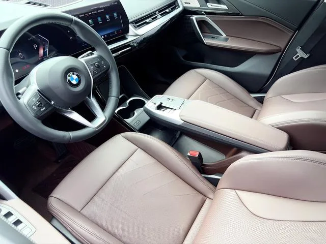 BMW X1 2023 sDrive25Li X Design Suit interior photo 9 BMW X1 2023 sDrive25Li X Design Suit interior photo 9