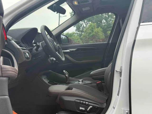 BMW X1 2020 sDrive25Li Leading Type exterior photo 4 BMW X1 2020 sDrive25Li Leading Type exterior photo 4