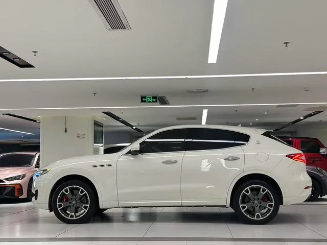 Maserati Levante 2016 3.0T Levante exterior photo 4 Maserati Levante 2016 3.0T Levante exterior photo 4