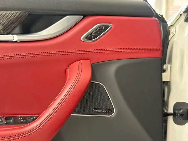 Maserati Levante 2016 3.0T Levante interior photo 11 Maserati Levante 2016 3.0T Levante interior photo 11