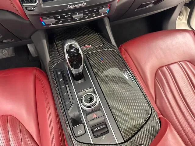 Maserati Levante 2016 3.0T Levante interior photo 20 Maserati Levante 2016 3.0T Levante interior photo 20