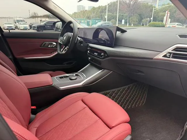 BMW 3 Series 2025 325Li M Sports suit interior photo 9 BMW 3 Series 2025 325Li M Sports suit interior photo 9
