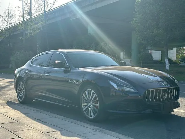 Maserati Quattroporte 2015 3.0T Tipo estándar exterior foto 3 Maserati Quattroporte 2015 3.0T Tipo estándar exterior foto 3
