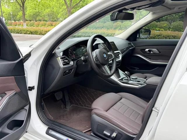 BMW 3 Series 2021 Reforma 325Li M Conjunto deportivo exterior foto 4 BMW 3 Series 2021 Reforma 325Li M Conjunto deportivo exterior foto 4