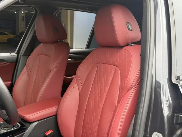 BMW X3 2022 xDrive30i Premium Class M Obsidian Night Suit interior photo 16 BMW X3 2022 xDrive30i Premium Class M Obsidian Night Suit interior photo 16