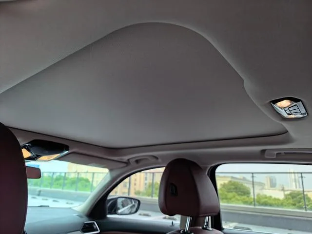 BMW 3 Series 2022 325i M Sports suit interior photo 11 BMW 3 Series 2022 325i M Sports suit interior photo 11