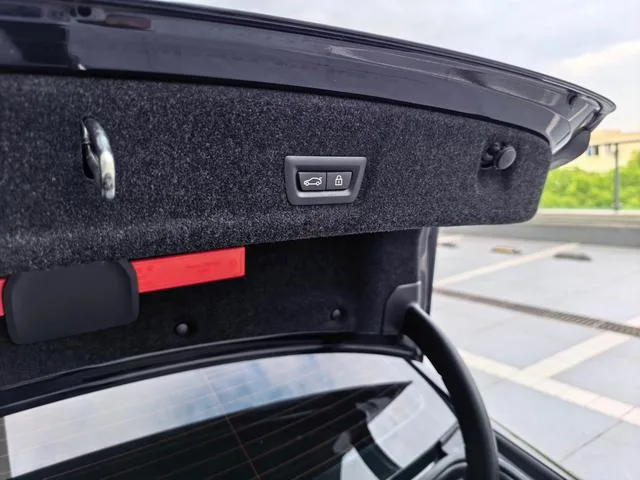 BMW 3 Series 2022 325i M Sports suit interior photo 12 BMW 3 Series 2022 325i M Sports suit interior photo 12