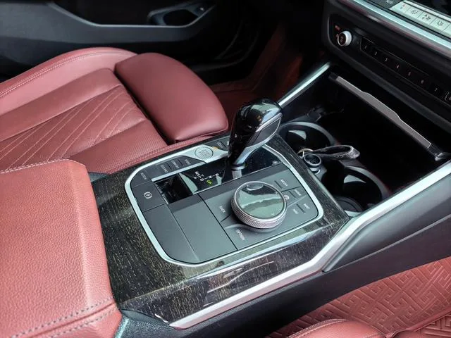 BMW 3 Series 2022 325i M Sports suit interior photo 15 BMW 3 Series 2022 325i M Sports suit interior photo 15