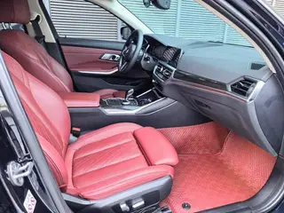 BMW 3 Series 2022 325i M Sports suit interior photo 19 BMW 3 Series 2022 325i M Sports suit interior photo 19