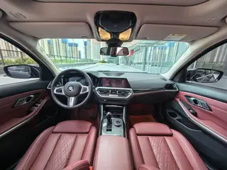 BMW 3 Series 2022 325i M Sports suit interior photo 20 BMW 3 Series 2022 325i M Sports suit interior photo 20