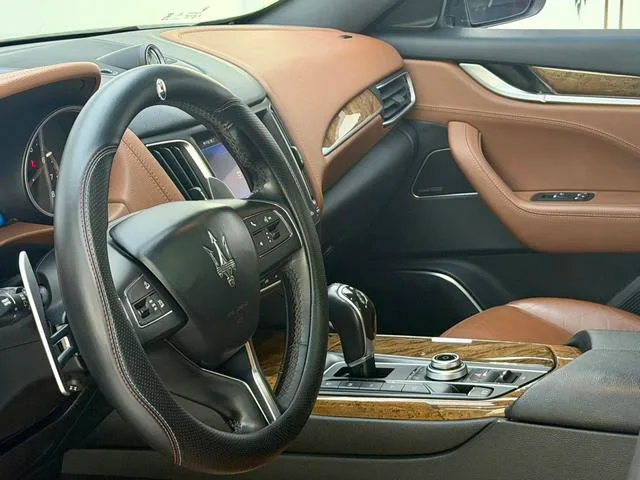 Maserati Levante 2016 3.0T Levante interior photo 9 Maserati Levante 2016 3.0T Levante interior photo 9
