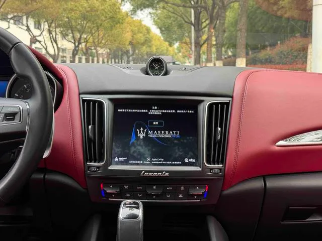 Maserati Levante 2019 3.0T 350Hp Standard Edition China V interior photo 13 Maserati Levante 2019 3.0T 350Hp Standard Edition China V interior photo 13