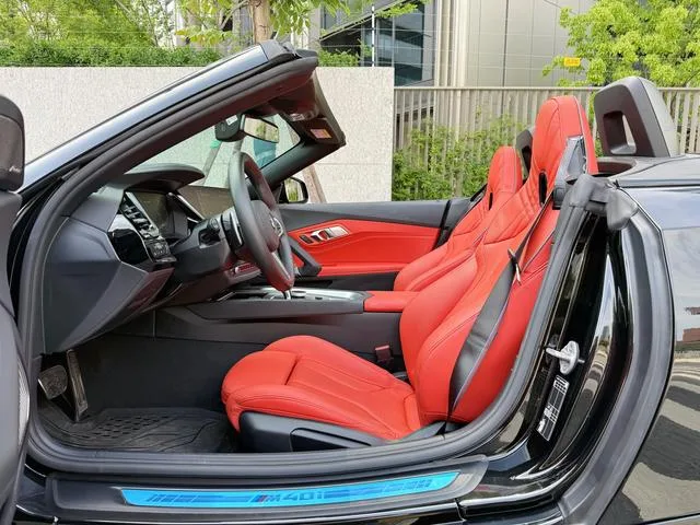 BMW Z4 2022 M40i M Sport Performance Edition interior photo 11 BMW Z4 2022 M40i M Sport Performance Edition interior photo 11