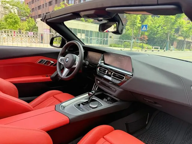 BMW Z4 2022 M40i M Sport Performance Edition interior photo 12 BMW Z4 2022 M40i M Sport Performance Edition interior photo 12