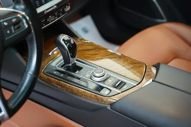 Maserati Levante 2016 3.0T Levante interior photo 11 Maserati Levante 2016 3.0T Levante interior photo 11
