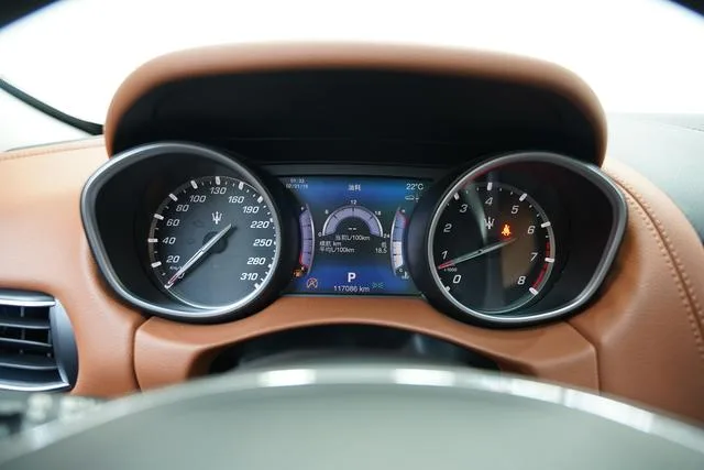 Maserati Levante 2016 3.0T Levante interior photo 14 Maserati Levante 2016 3.0T Levante interior photo 14