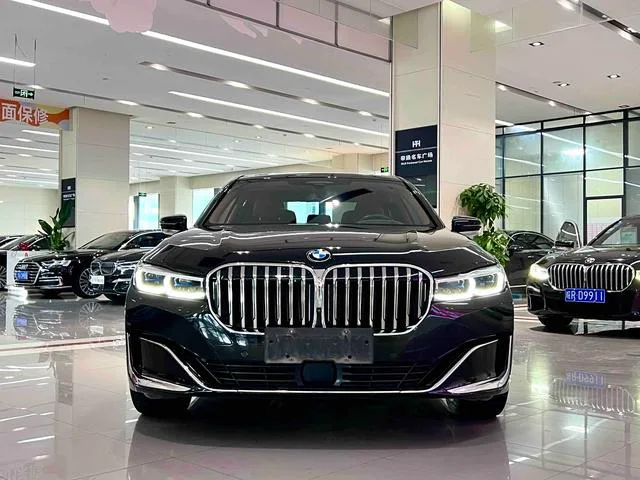 BMW 7 Series 2021 740Li xDrive Tipo administrativo Traje de lujo exterior foto 2 BMW 7 Series 2021 740Li xDrive Tipo administrativo Traje de lujo exterior foto 2