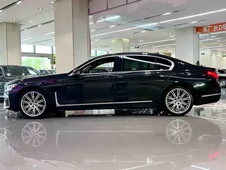BMW 7 Series 2021 740Li xDrive Tipo administrativo Traje de lujo exterior foto 3 BMW 7 Series 2021 740Li xDrive Tipo administrativo Traje de lujo exterior foto 3