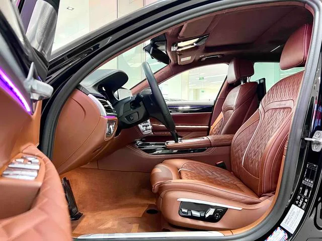 BMW 7 Series 2021 740Li xDrive Tipo administrativo Traje de lujo interior foto 6 BMW 7 Series 2021 740Li xDrive Tipo administrativo Traje de lujo interior foto 6