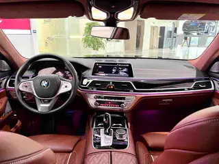 BMW 7 Series 2021 740Li xDrive Tipo administrativo Traje de lujo interior foto 7 BMW 7 Series 2021 740Li xDrive Tipo administrativo Traje de lujo interior foto 7