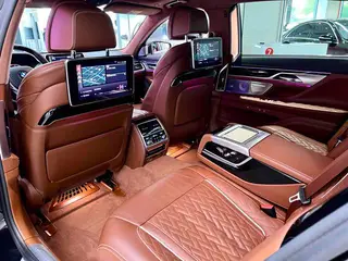 BMW 7 Series 2021 740Li xDrive Tipo administrativo Traje de lujo interior foto 8 BMW 7 Series 2021 740Li xDrive Tipo administrativo Traje de lujo interior foto 8