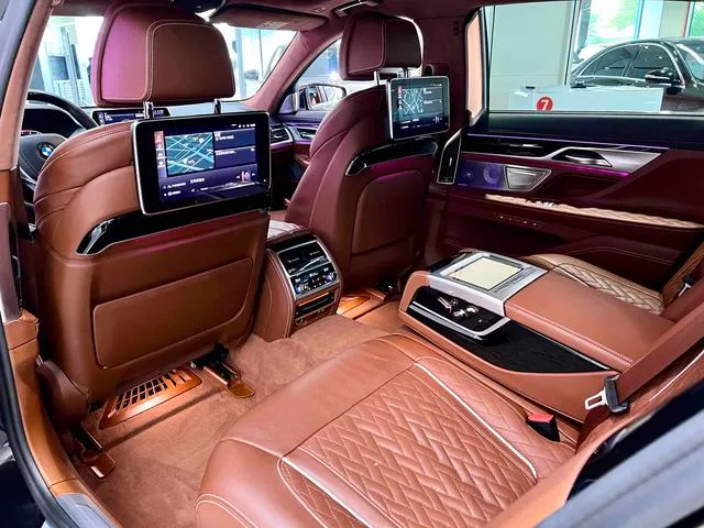 BMW 7 Series 2021 740Li xDrive Tipo administrativo Traje de lujo interior foto 8 BMW 7 Series 2021 740Li xDrive Tipo administrativo Traje de lujo interior foto 8
