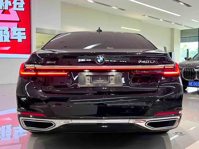 BMW 7 Series 2021 740Li xDrive Tipo administrativo Traje de lujo interior foto 10 BMW 7 Series 2021 740Li xDrive Tipo administrativo Traje de lujo interior foto 10