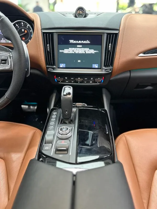 Maserati Levante 2021 3.0T Standard Edition exterior photo 4 Maserati Levante 2021 3.0T Standard Edition exterior photo 4