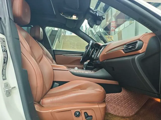 Maserati Levante 2016 3.0T Levante exterior foto 9 Maserati Levante 2016 3.0T Levante exterior foto 9