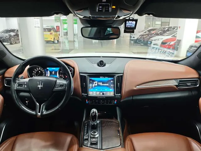 Maserati Levante 2016 3.0T Levante interior foto 11 Maserati Levante 2016 3.0T Levante interior foto 11