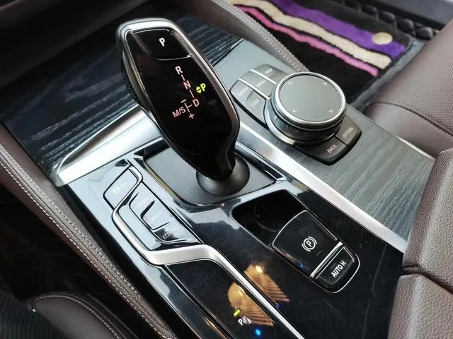 BMW 5 Series 2021 Restyling 530Li Leading Type M Sports suit exterior photo 8 BMW 5 Series 2021 Restyling 530Li Leading Type M Sports suit exterior photo 8