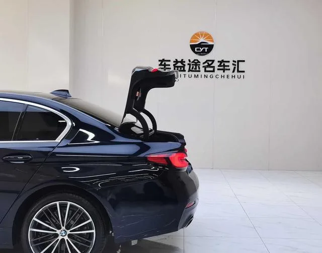 BMW 5 Series 2021 Restyling 530Li Leading Type M Sports suit interior photo 11 BMW 5 Series 2021 Restyling 530Li Leading Type M Sports suit interior photo 11
