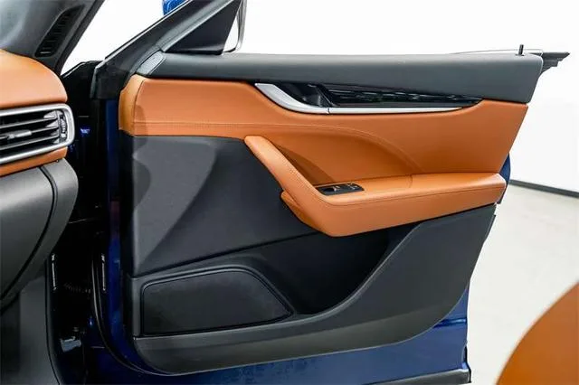Maserati Levante 2021 3.0T Стандартная версия интерьер фото 15 Maserati Levante 2021 3.0T Стандартная версия интерьер фото 15