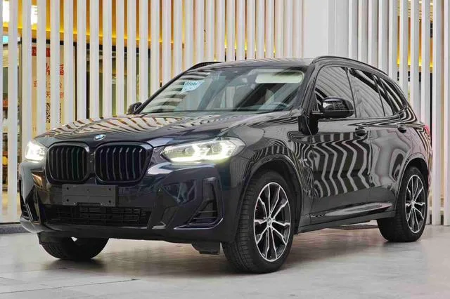 BMW X3 2022 Модификация xDrive30i Лидирующий M Ночной костюм экстерьер фото 1 BMW X3 2022 Модификация xDrive30i Лидирующий M Ночной костюм экстерьер фото 1