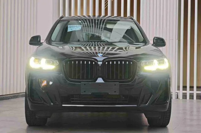 BMW X3 2022 Модификация xDrive30i Лидирующий M Ночной костюм экстерьер фото 2 BMW X3 2022 Модификация xDrive30i Лидирующий M Ночной костюм экстерьер фото 2