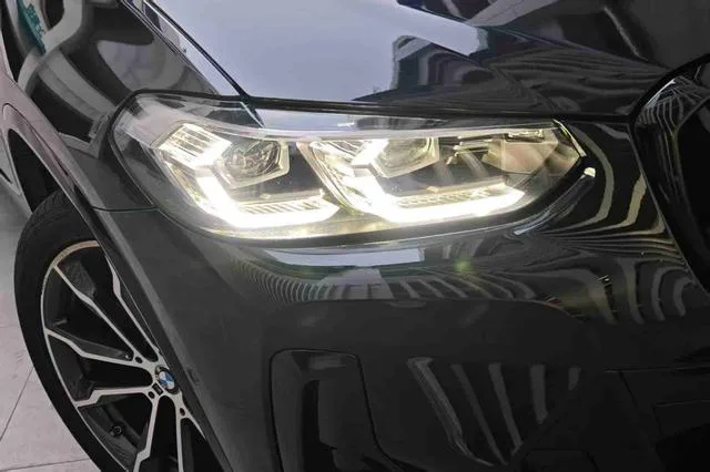 BMW X3 2022 Модификация xDrive30i Лидирующий M Ночной костюм экстерьер фото 4 BMW X3 2022 Модификация xDrive30i Лидирующий M Ночной костюм экстерьер фото 4