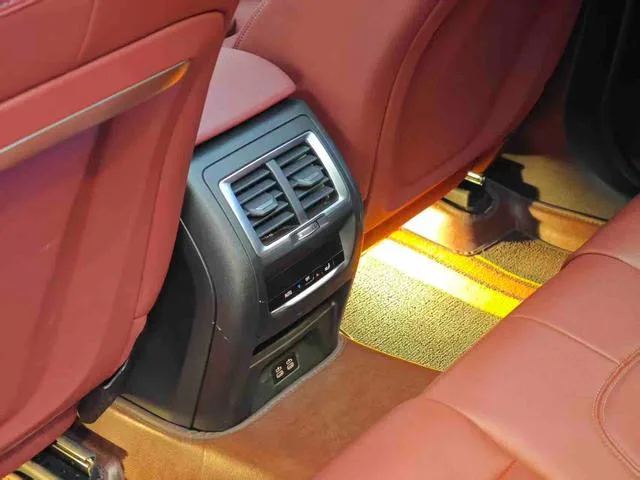 BMW X3 2022 Модификация xDrive30i Лидирующий M Ночной костюм интерьер фото 13 BMW X3 2022 Модификация xDrive30i Лидирующий M Ночной костюм интерьер фото 13